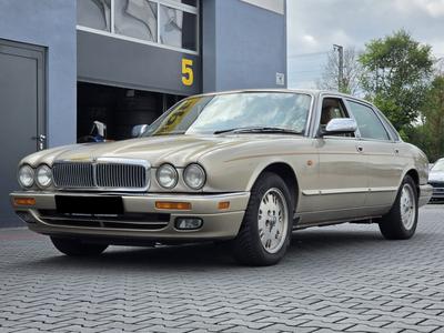 Jaguar XJ6