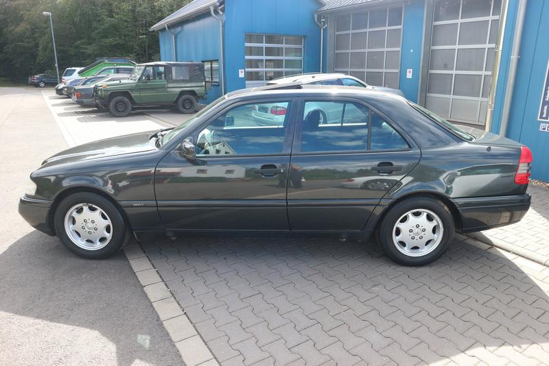 Mercedes-Benz C 220