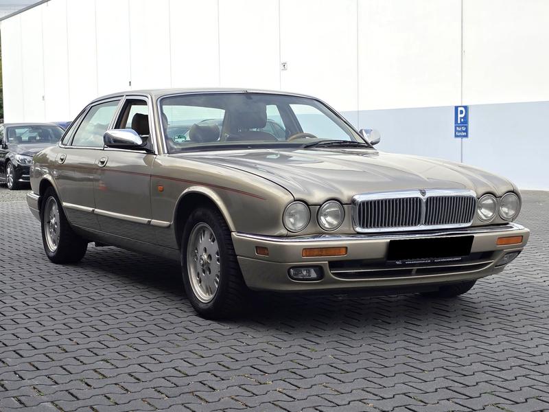 Jaguar XJ6