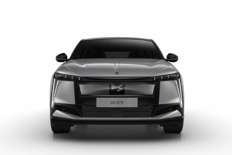 DS Automobiles N°8