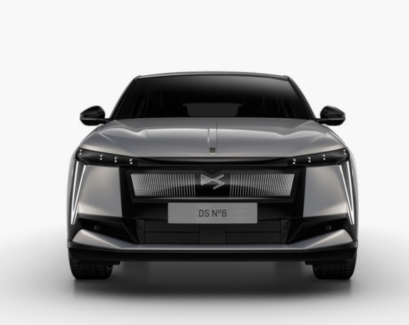 DS Automobiles N°8