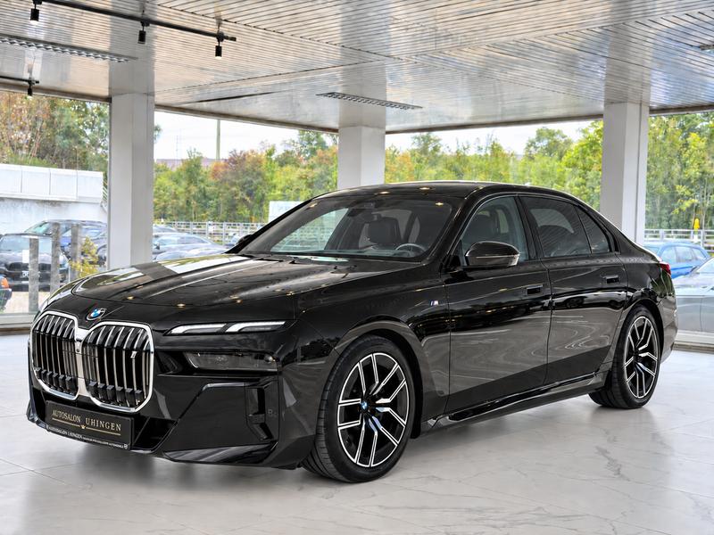 BMW i7