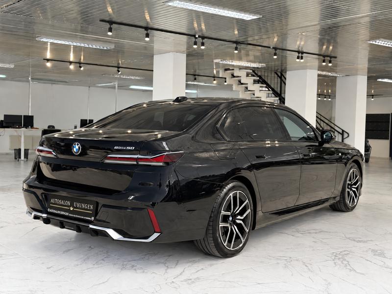 BMW i7