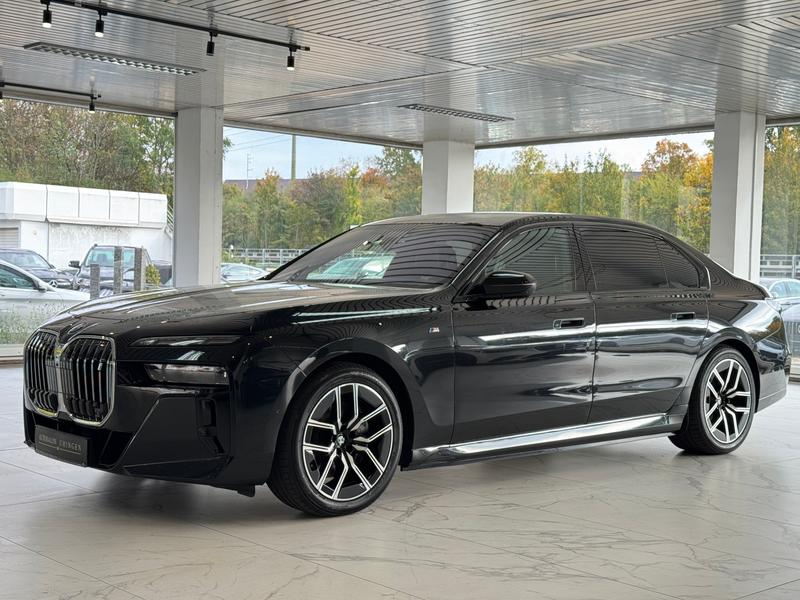 BMW i7