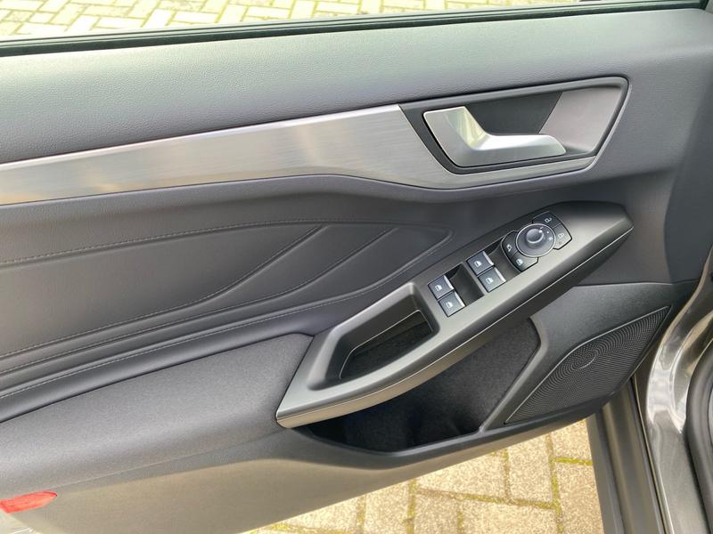 Ford Focus · Titanium X · Bild 17