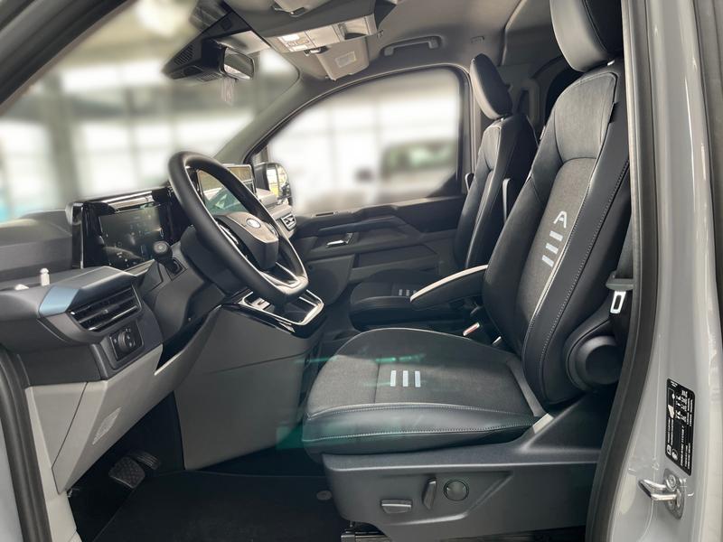 Ford Tourneo Custom · Active