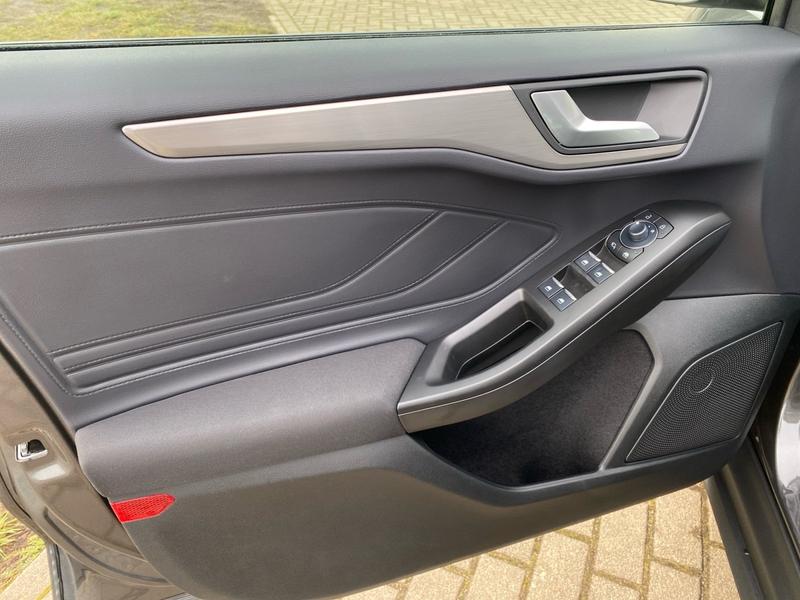 Ford Focus · Titanium X · Bild 16