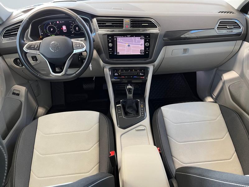 VW Tiguan · Elegance