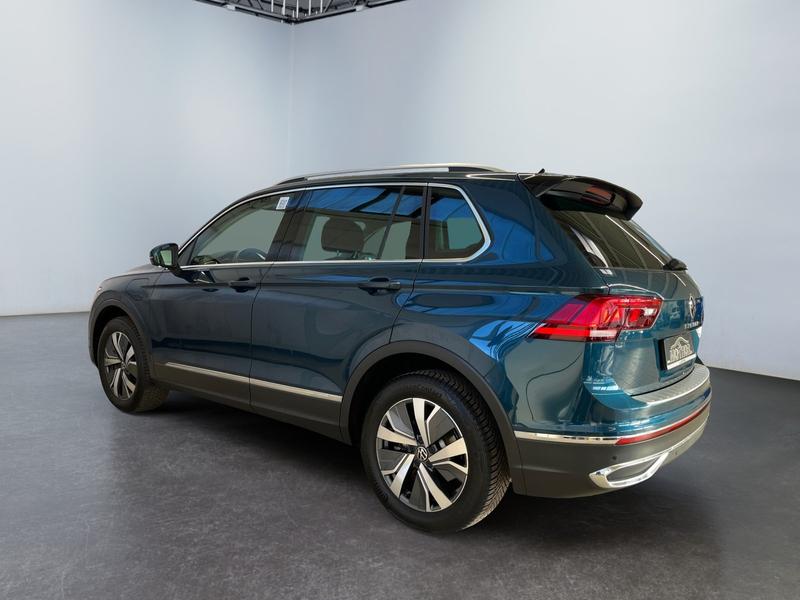 VW Tiguan · Elegance