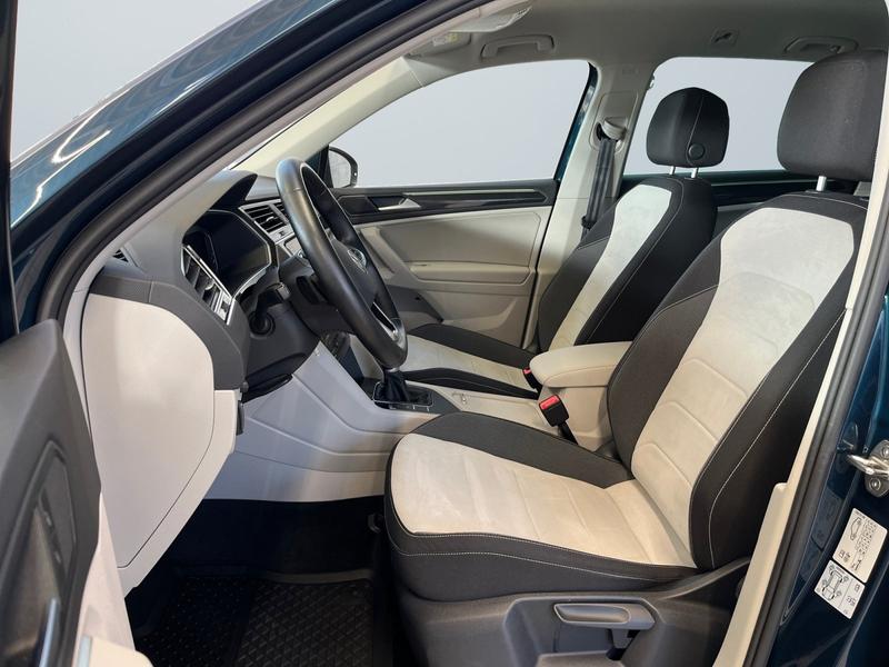VW Tiguan · Elegance