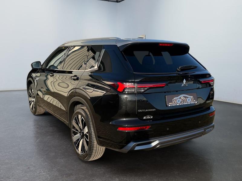 Mitsubishi Outlander · S-AWC Top