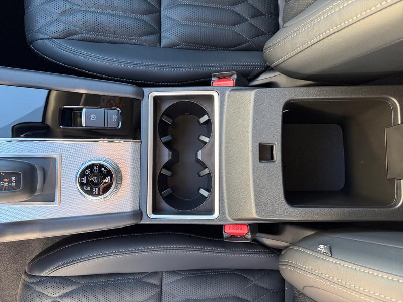 Mitsubishi Outlander · S-AWC Top · Bild 18