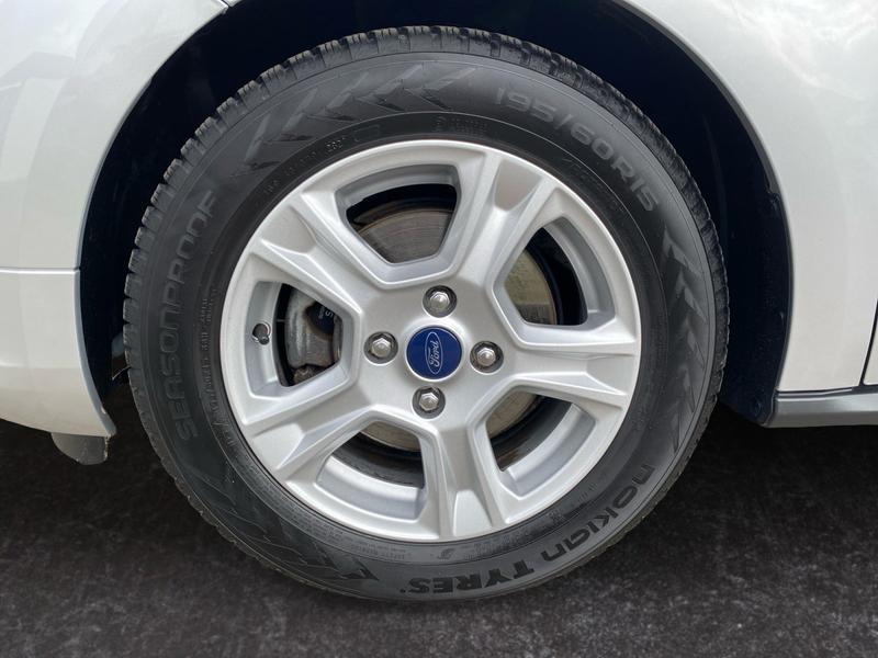 Ford Transit Courier · Limited · Bild 15