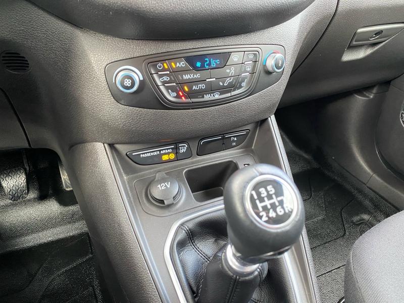 Ford Transit Courier · Limited · Bild 19