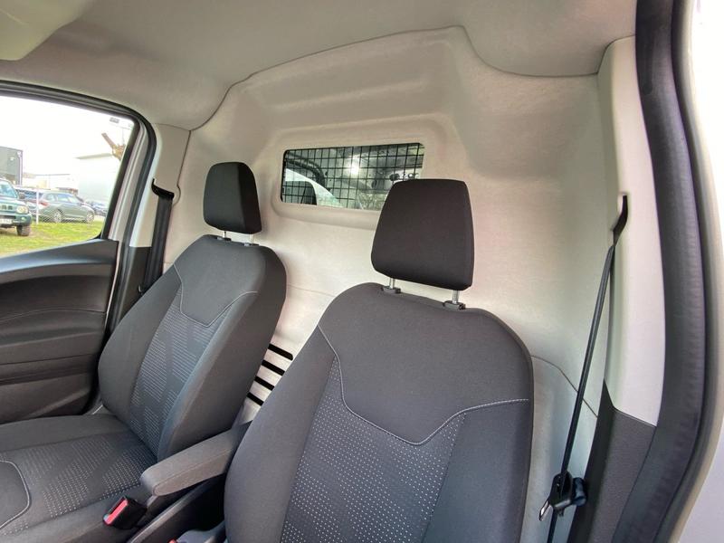 Ford Transit Courier · Limited · Bild 24