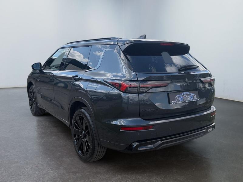 Mitsubishi Outlander · S-AWC Top