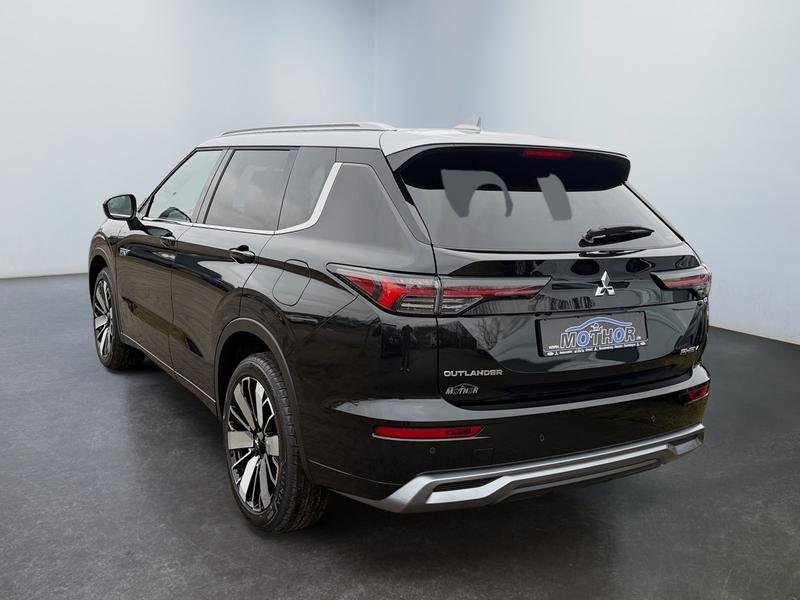 Mitsubishi Outlander · S-AWC Top