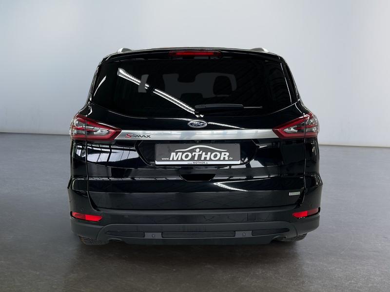 Ford S-Max · Titanium