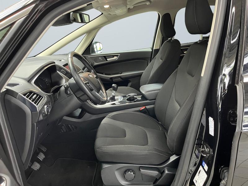 Ford S-Max · Titanium