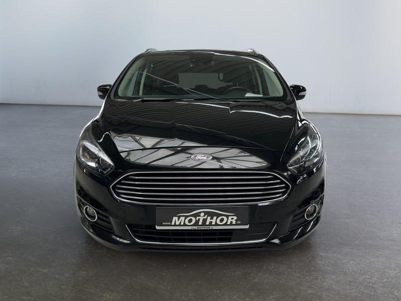 Ford S-Max · Titanium