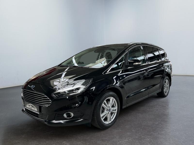 Ford S-Max · Titanium