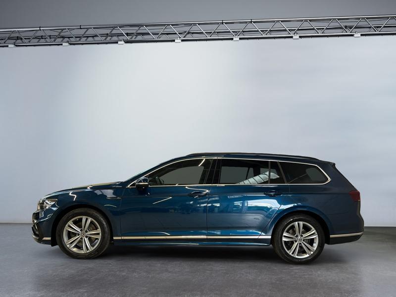 VW Passat Variant · R-Line