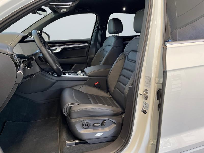 VW Touareg · R-Line