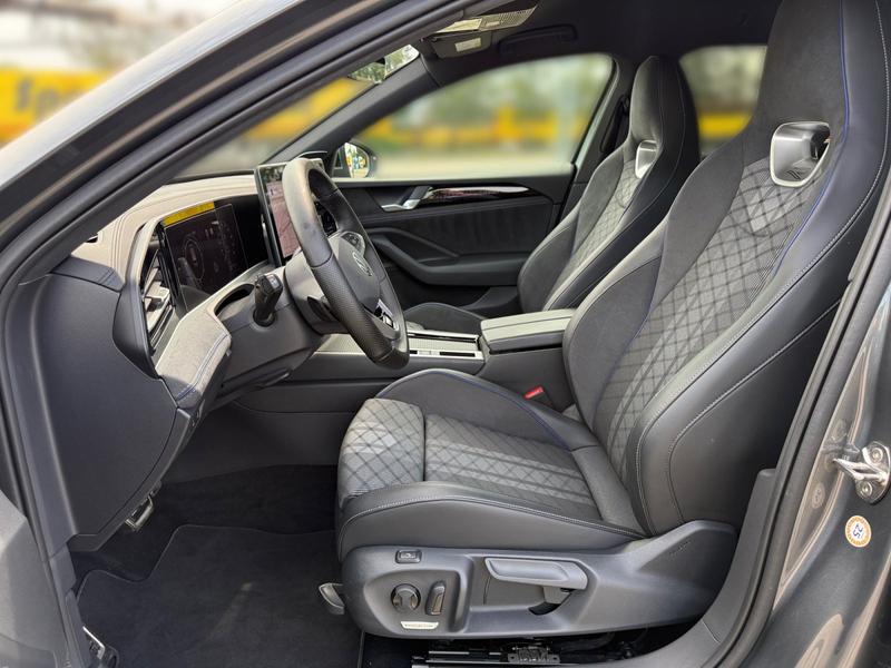 VW Passat Variant · R-line