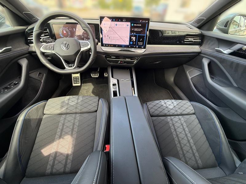 VW Passat Variant · R-line