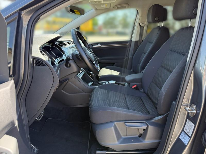 VW Touran · United