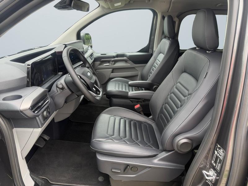 Ford Tourneo Custom · Titanium 320 L2 FWD