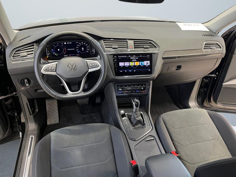 VW Tiguan · Elegance