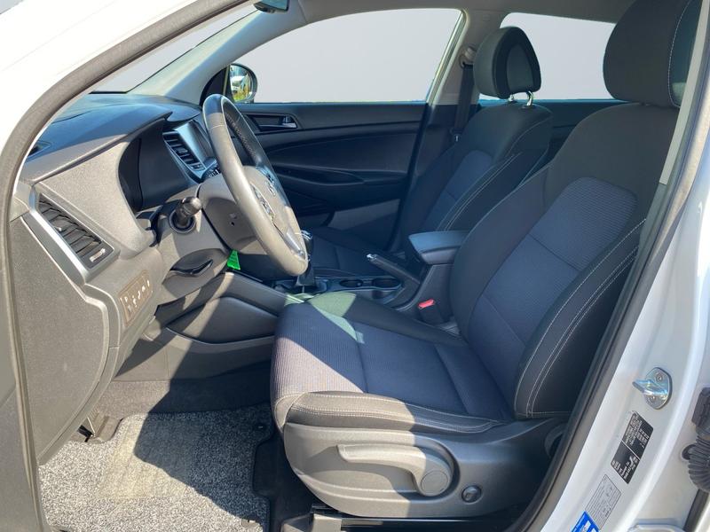 Hyundai TUCSON · blue Advantage