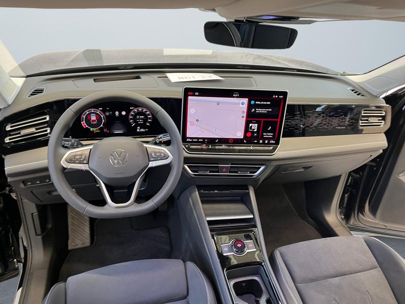 VW Tiguan · Elegance