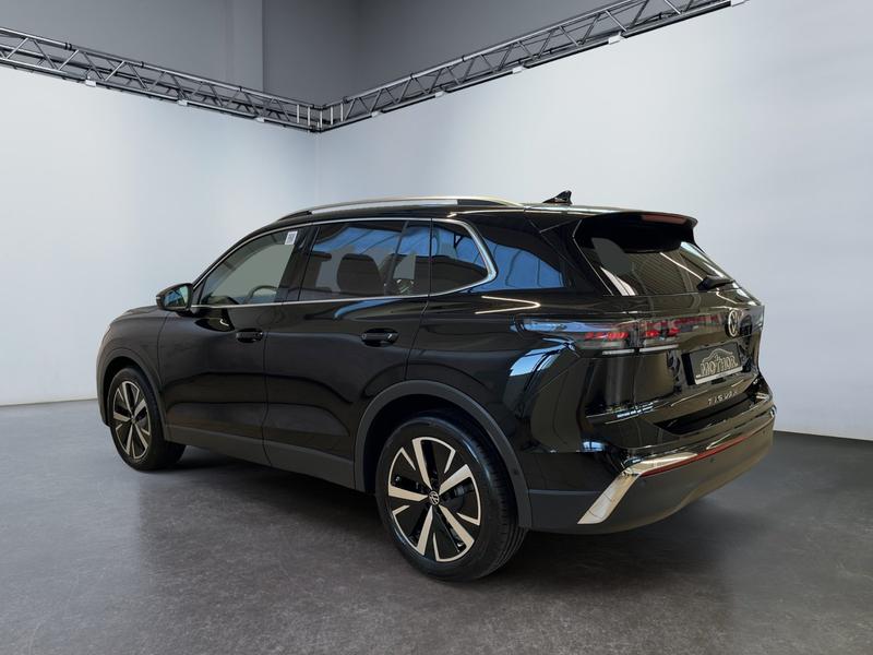 VW Tiguan · Elegance
