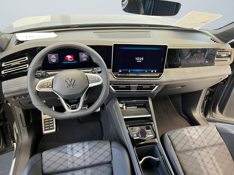VW Tiguan · R-Line