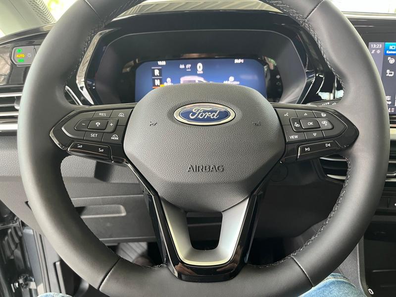 Ford Grand Tourneo · Titanium · Bild 21