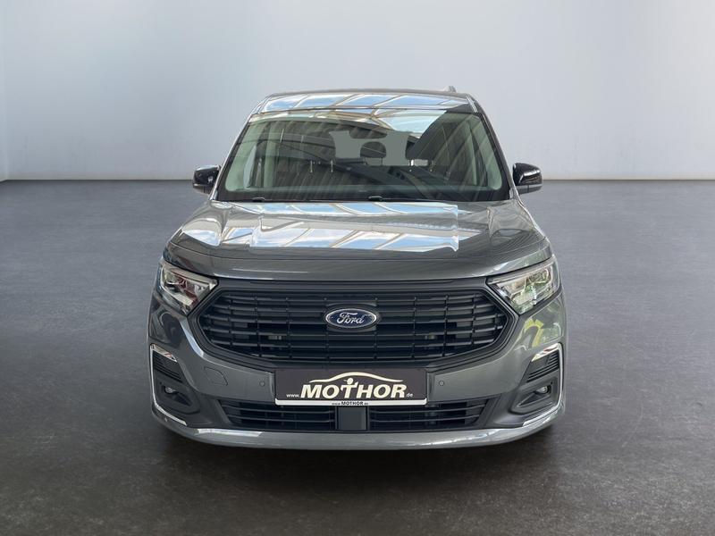 Ford Grand Tourneo · Titanium