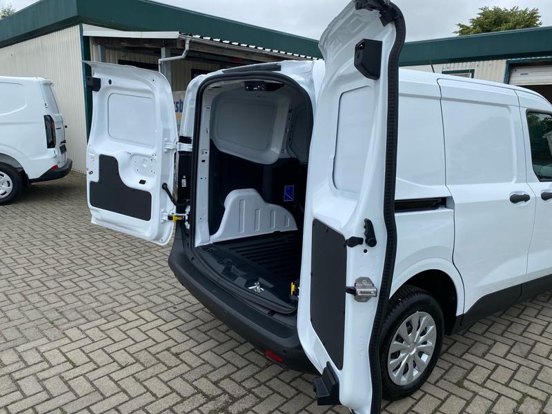 Ford Transit Courier · Trend · Bild 21