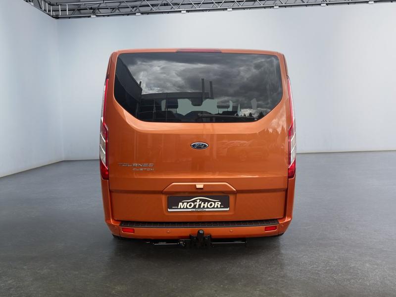 Ford Tourneo Custom · Titanium