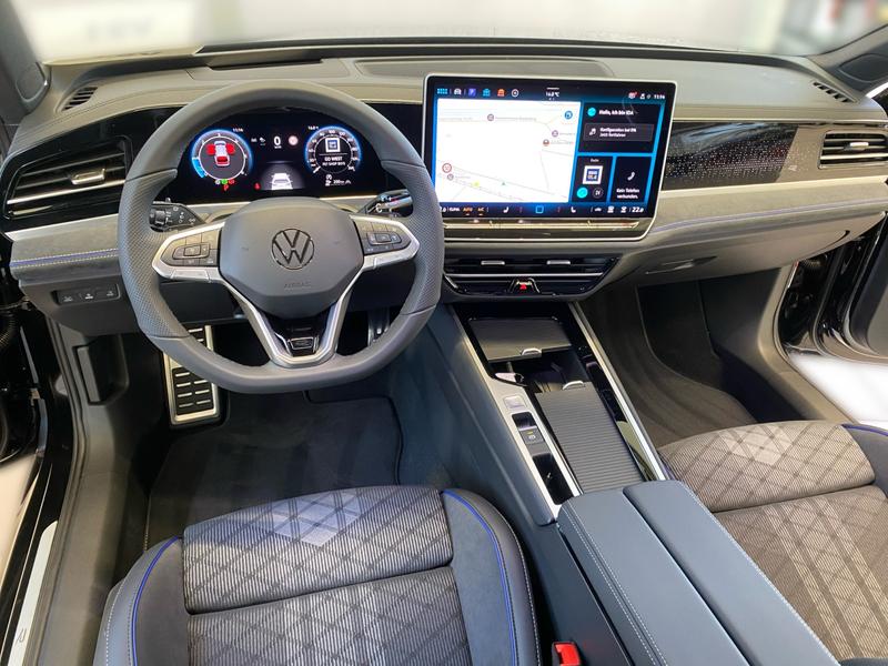 VW Passat Variant · R-Line