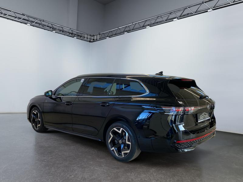 VW Passat Variant · R-Line