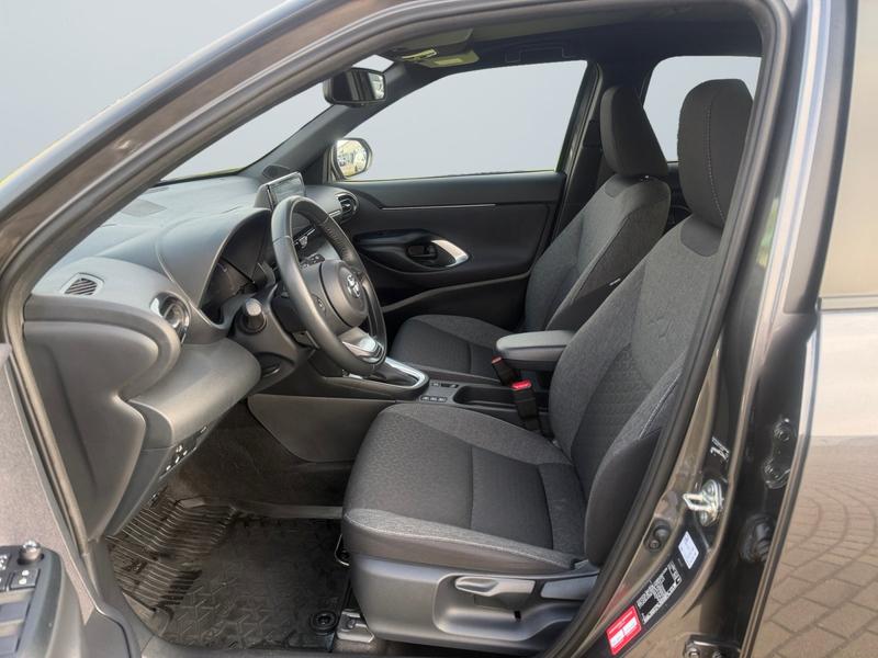 Toyota Yaris Cross · Elegant FWD
