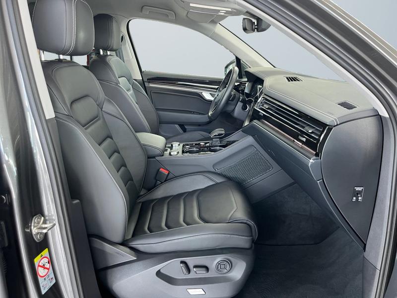 VW Touareg · 3.0 V6 TDI 4x4 DSG Parklenkassistent · Bild 10