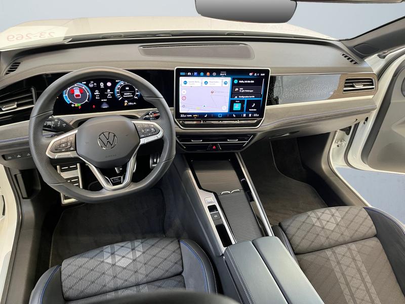 VW Passat Variant · R-Line