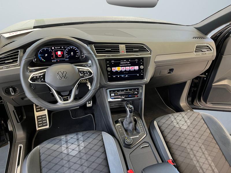 VW Tiguan · R-Line