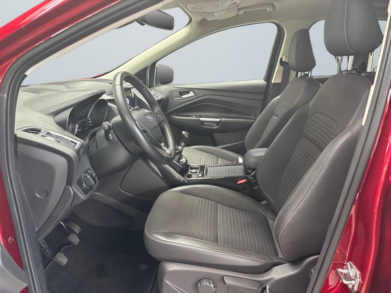 Ford Kuga · Titanium