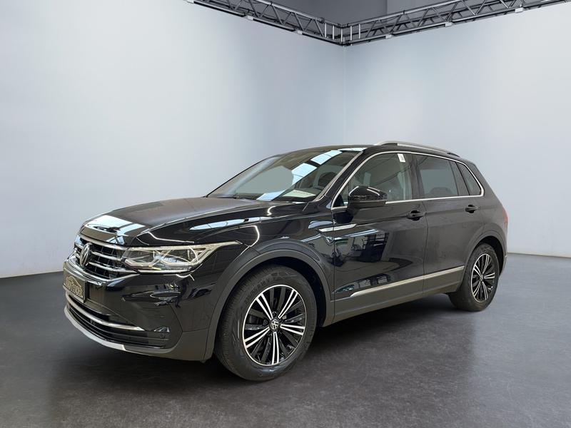 VW Tiguan · Elegance