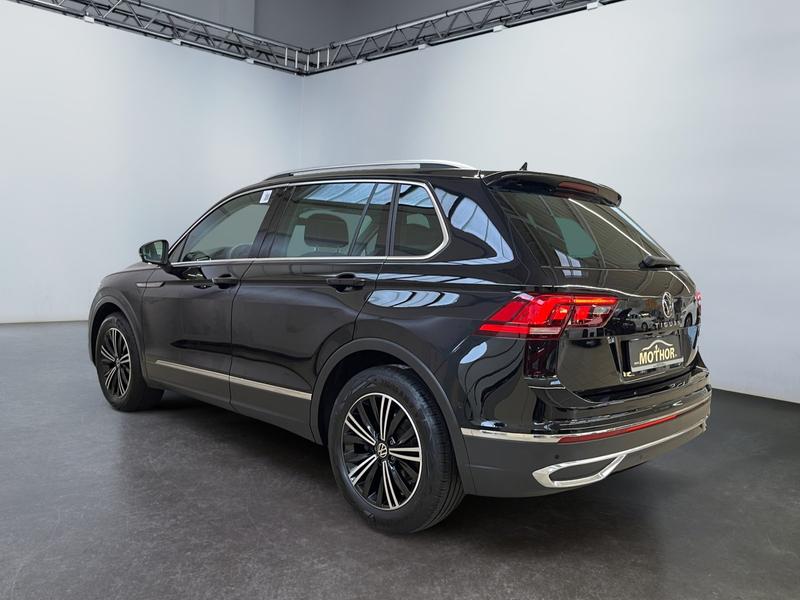 VW Tiguan · Elegance