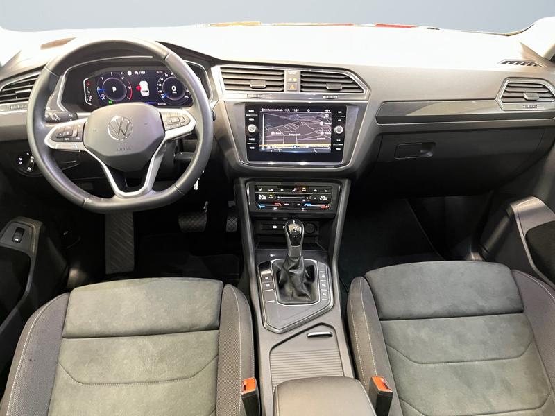VW Tiguan · Elegance